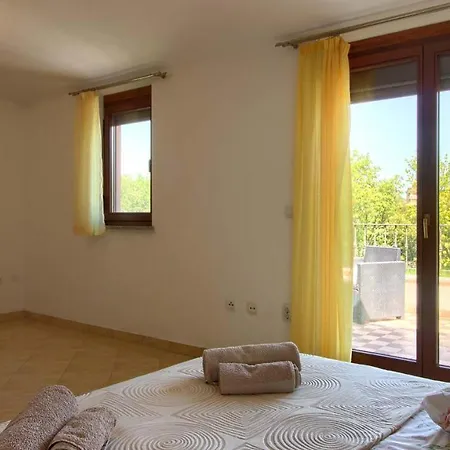 Villa Mary With Private Pool In Medulin Near The