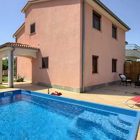 Mary With Private Pool In Medulin Near The