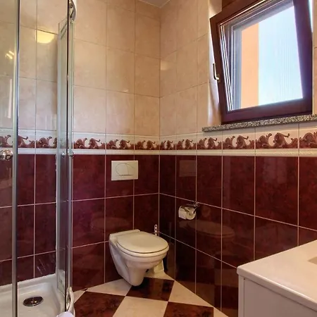 Villa Mary With Private Pool In Medulin Near The Liznjan