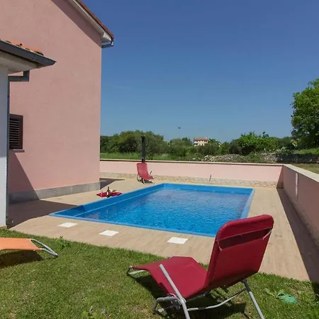 Villa Mary With Private Pool In Medulin Near The Liznjan
