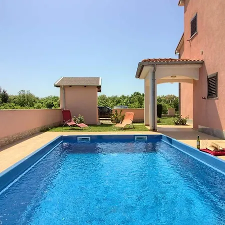 Mary With Private Pool In Medulin Near The Liznjan