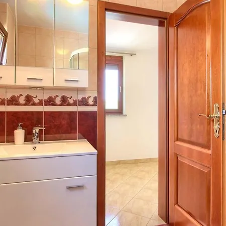 Villa Mary With Private Pool In Medulin Near The Liznjan