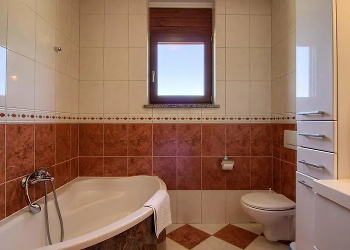 Mary With Private Pool In Medulin Near The Villa Ližnjan